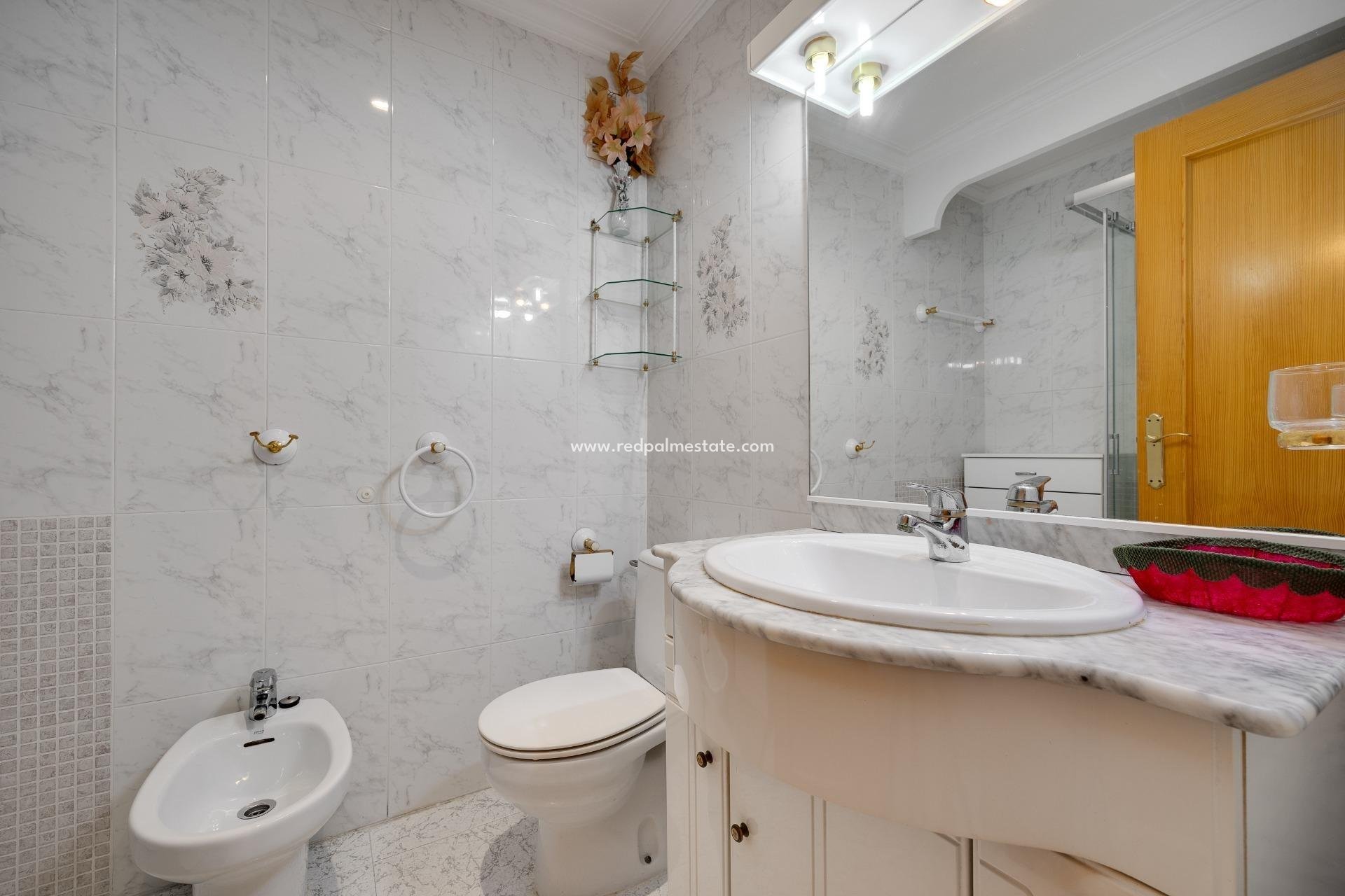 Resale - Apartment -
Torrevieja - Los Frutales