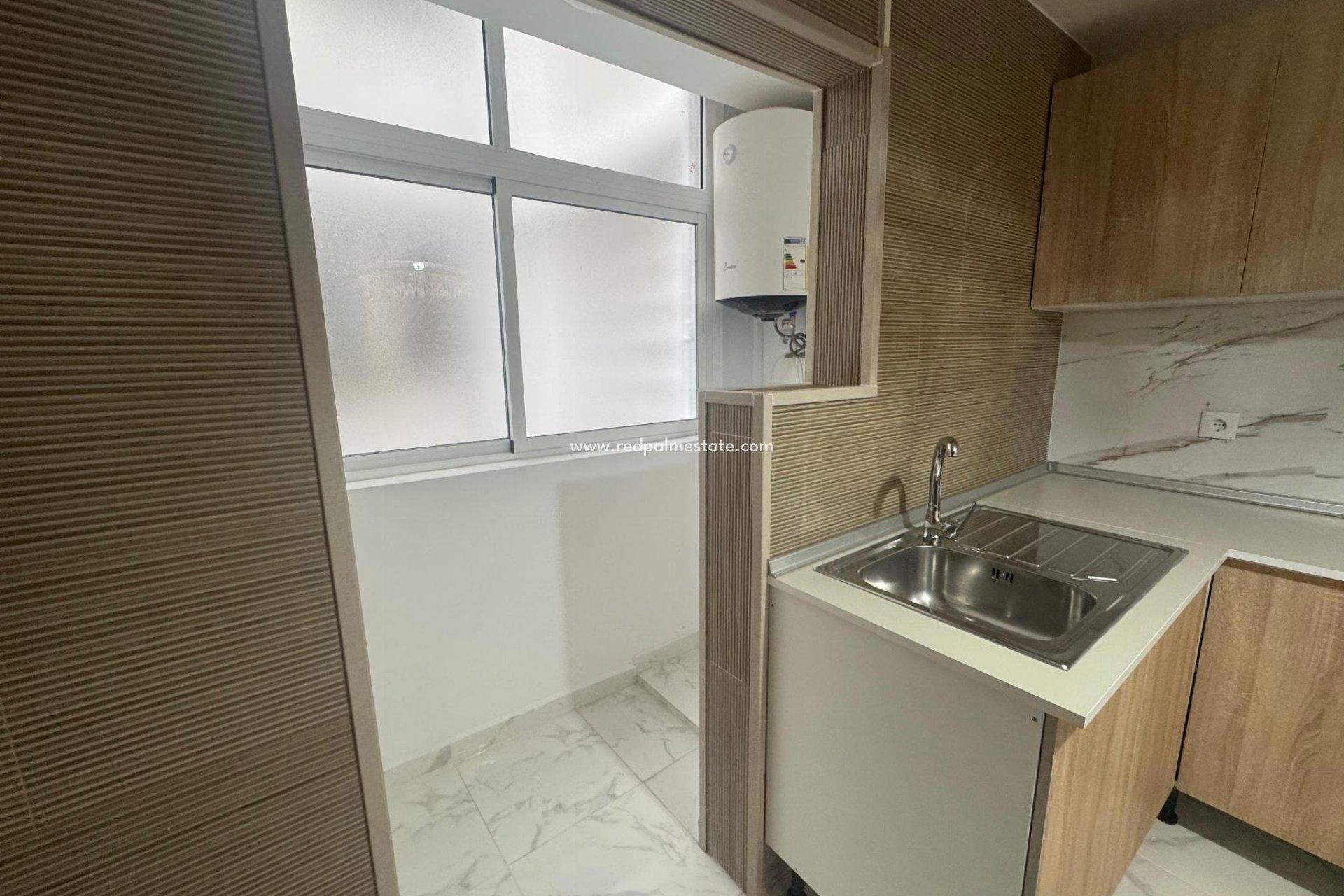 Resale - Apartment -
Torrevieja - Muelle Pesquero