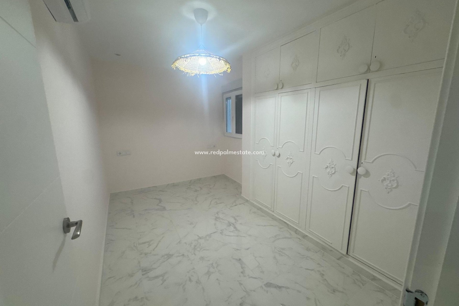 Resale - Apartment -
Torrevieja - Muelle Pesquero