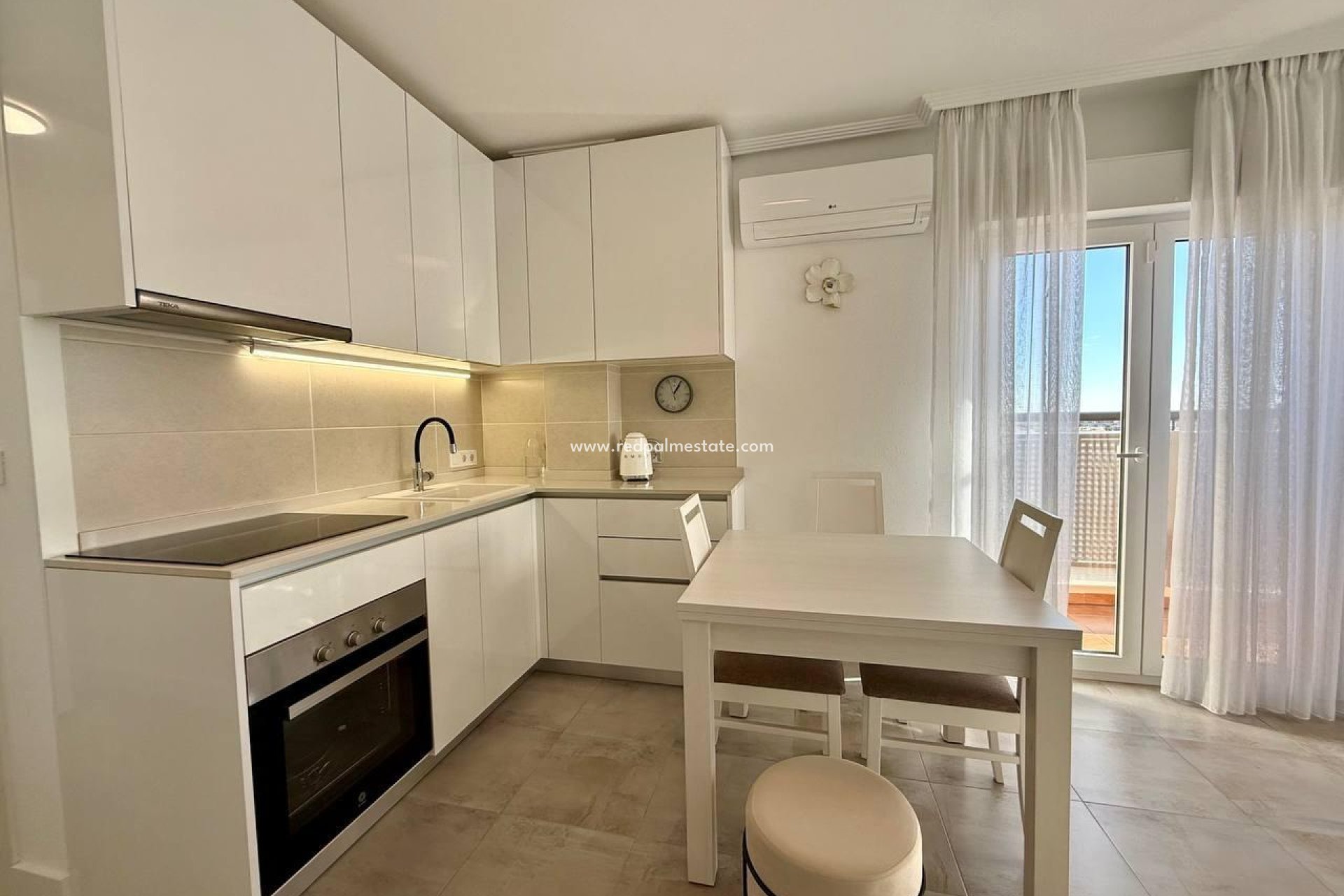 Resale - Apartment -
Torrevieja - Nueva Torrevieja - Aguas Nuevas