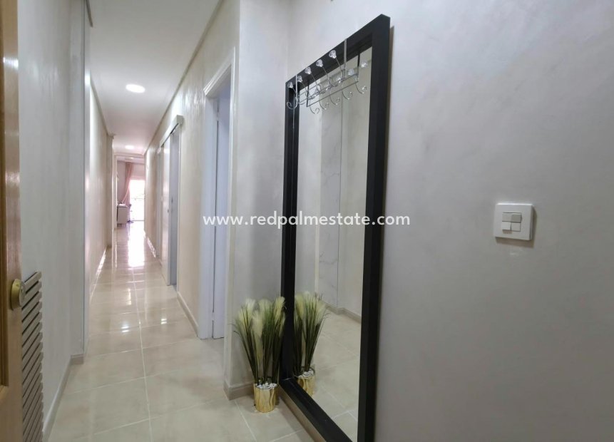 Resale - Apartment -
Torrevieja - Nueva Torrevieja - Aguas Nuevas