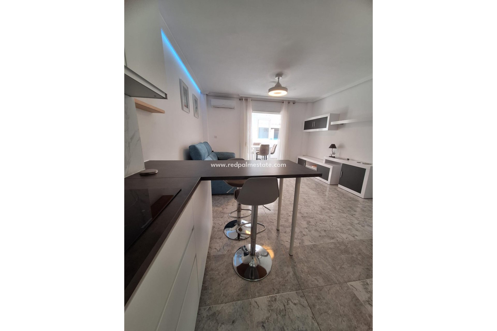 Resale - Apartment -
Torrevieja - Nueva Torrevieja - Aguas Nuevas