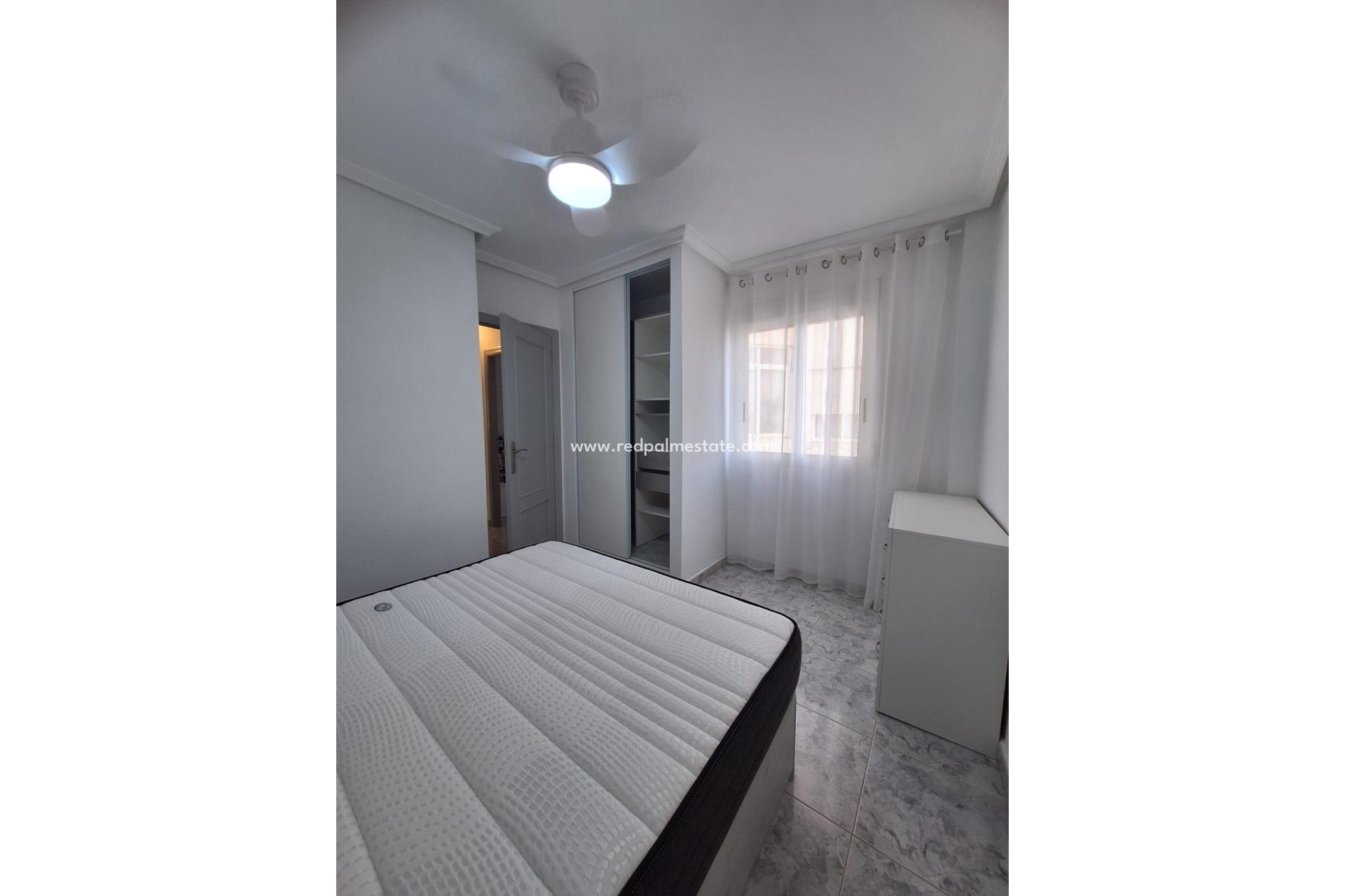 Resale - Apartment -
Torrevieja - Nueva Torrevieja - Aguas Nuevas