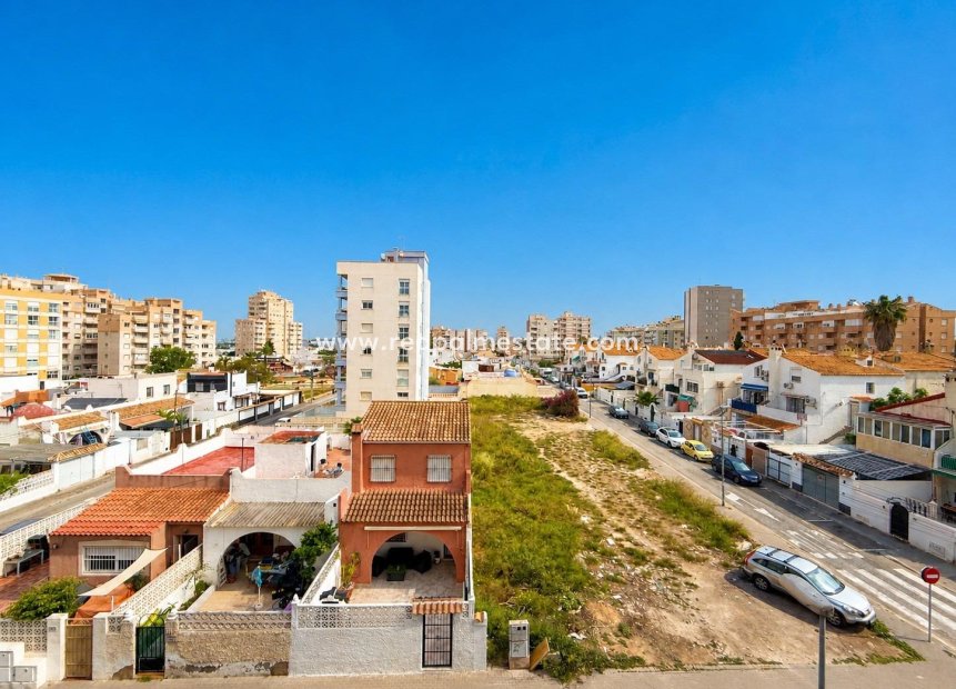 Resale - Apartment -
Torrevieja - Nueva Torrevieja - Aguas Nuevas