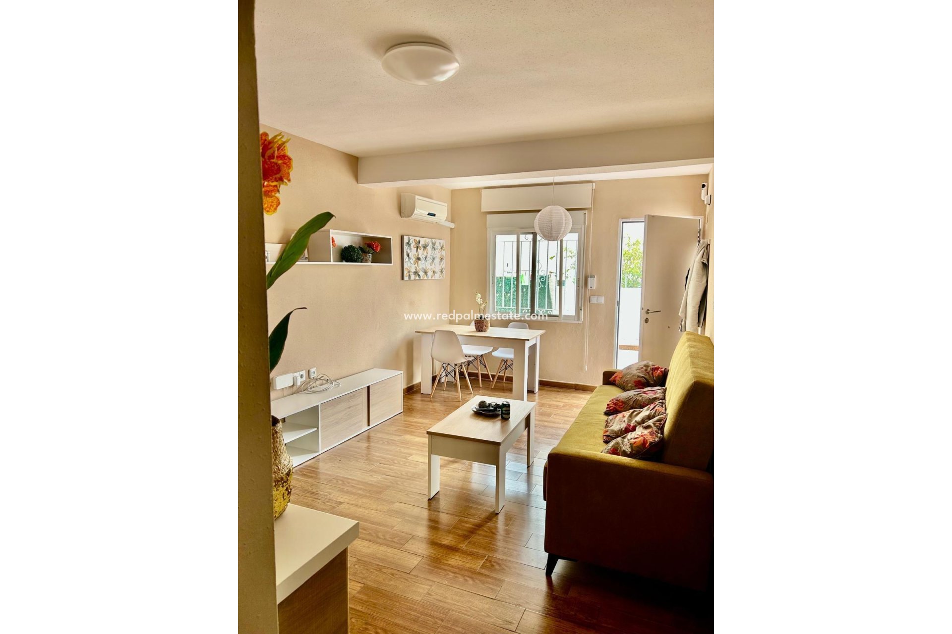 Resale - Apartment -
Torrevieja - Nueva Torrevieja - Aguas Nuevas