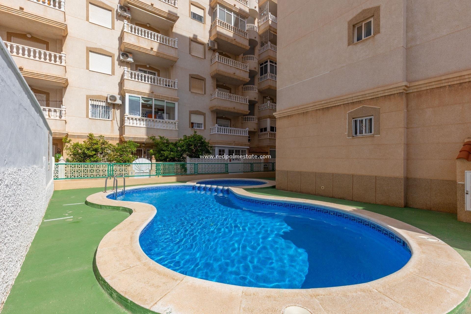 Resale - Apartment -
Torrevieja - Nueva Torrevieja - Aguas Nuevas