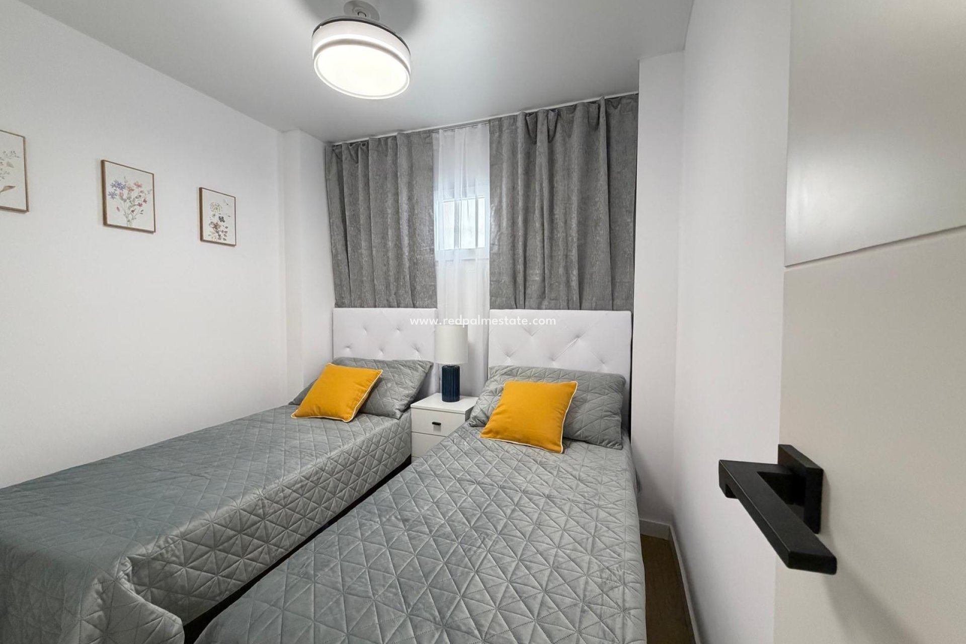 Resale - Apartment -
Torrevieja - Nueva Torrevieja - Aguas Nuevas