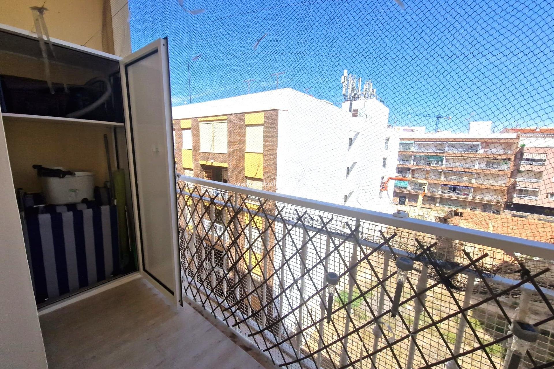 Resale - Apartment -
Torrevieja - Paseo maritimo