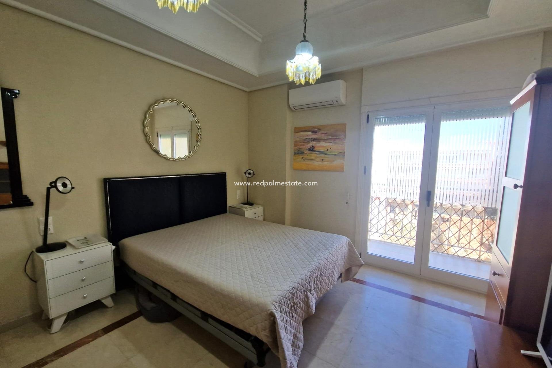 Resale - Apartment -
Torrevieja - Paseo maritimo