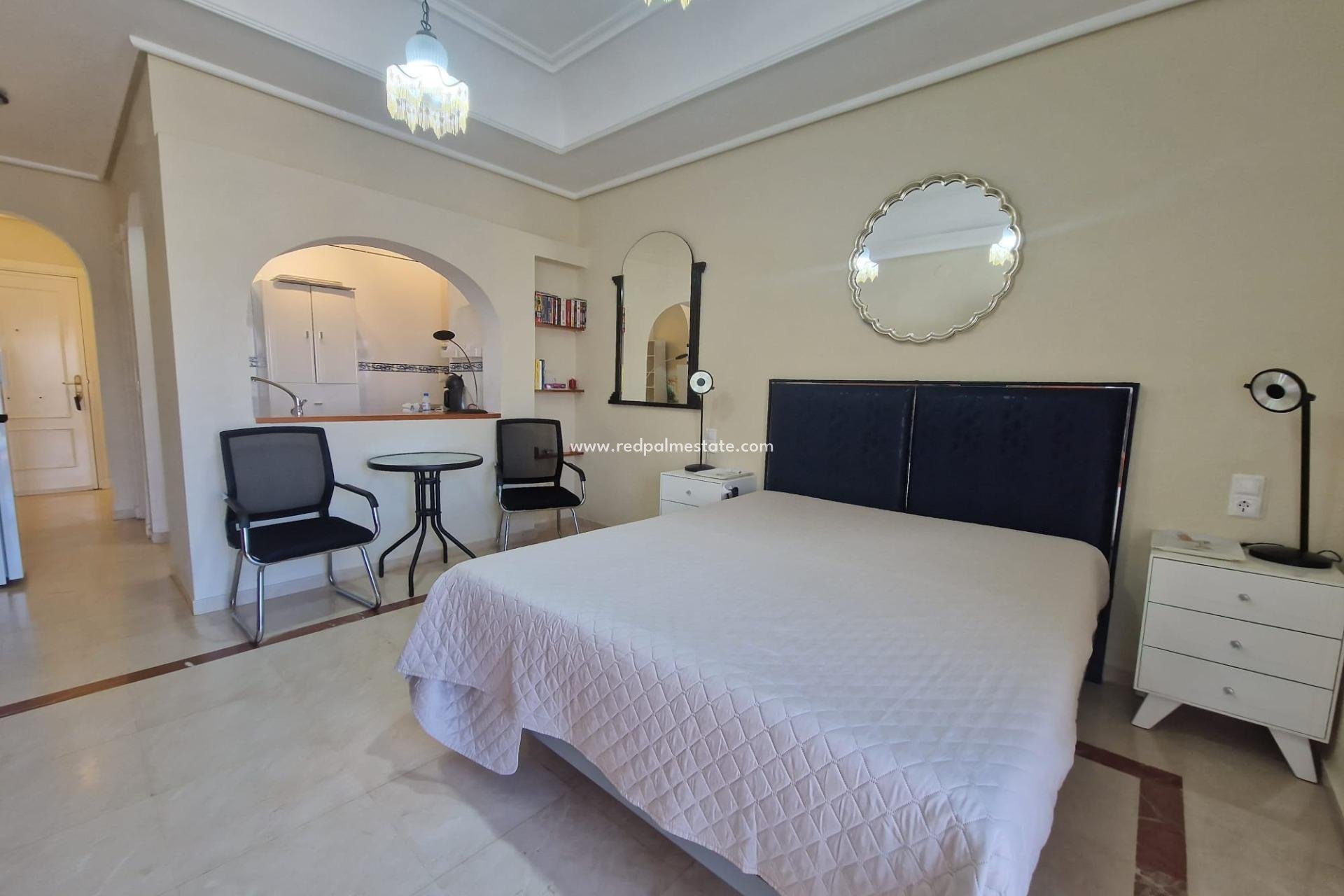 Resale - Apartment -
Torrevieja - Paseo maritimo