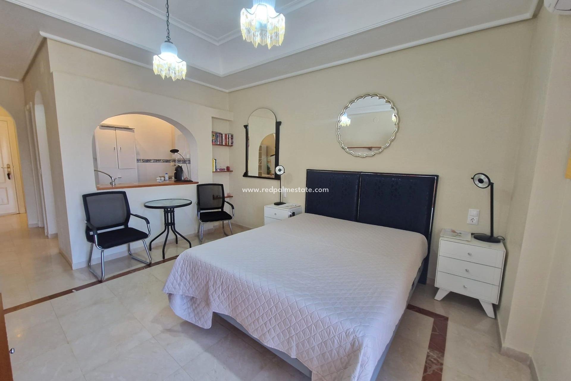 Resale - Apartment -
Torrevieja - Paseo maritimo