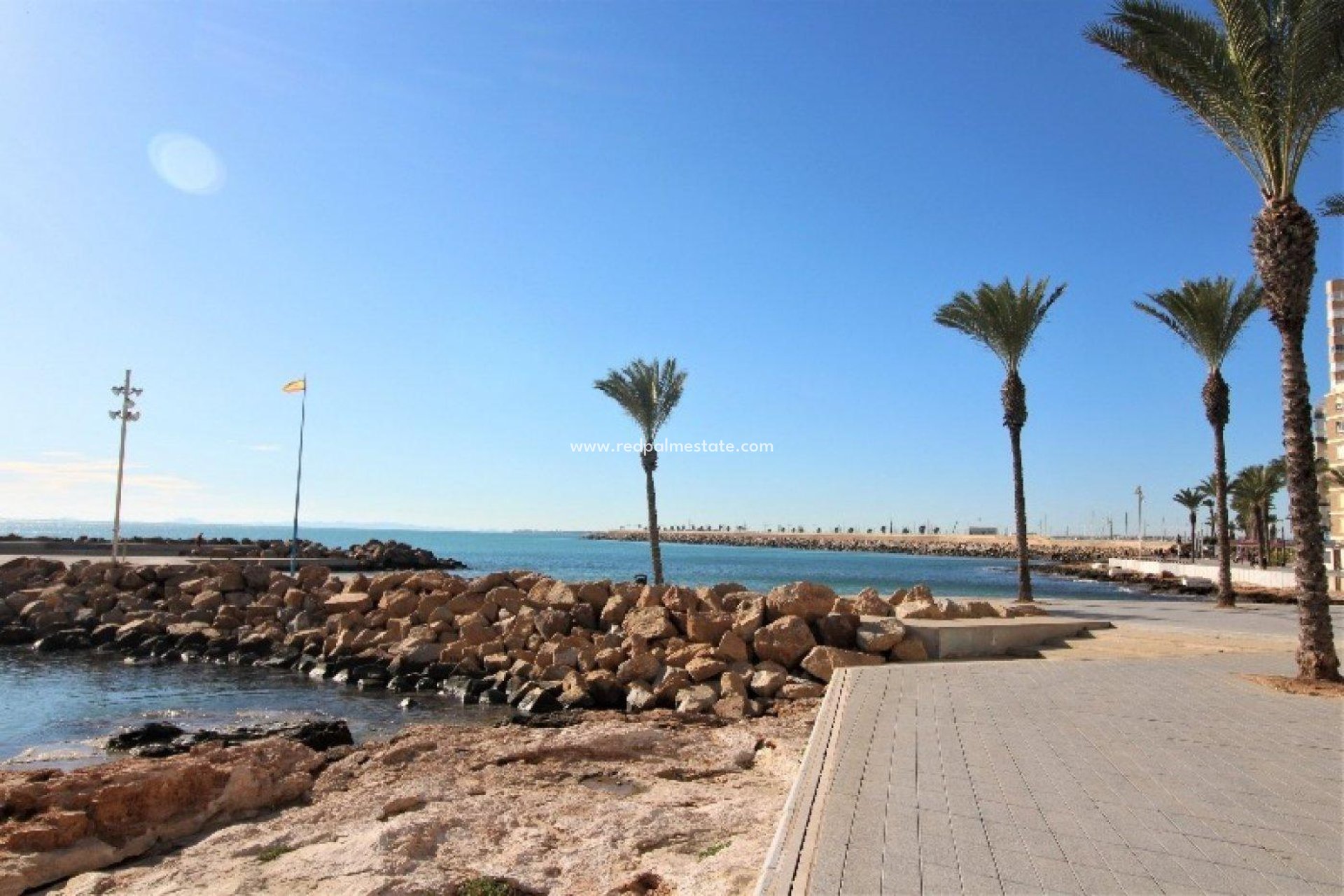 Resale - Apartment -
Torrevieja - Paseo maritimo