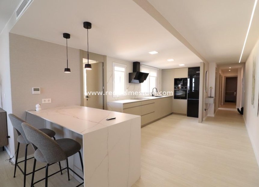 Resale - Apartment -
Torrevieja - Paseo maritimo