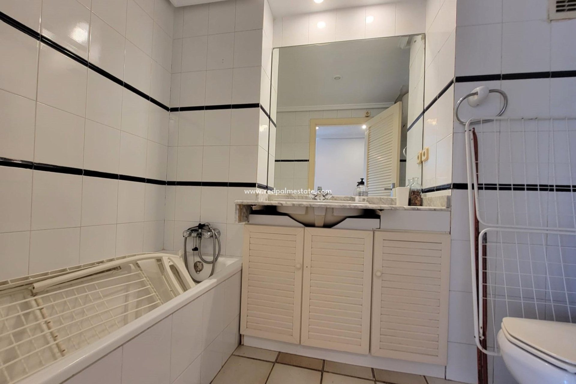 Resale - Apartment -
Torrevieja - PLAYA DE LA MATA