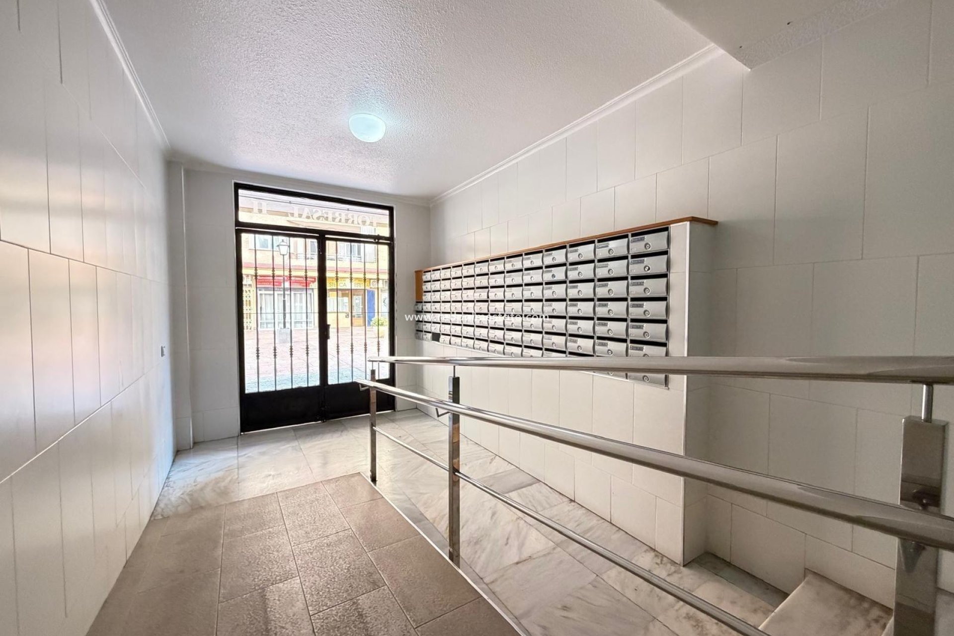 Resale - Apartment -
Torrevieja - Playa de los Locos