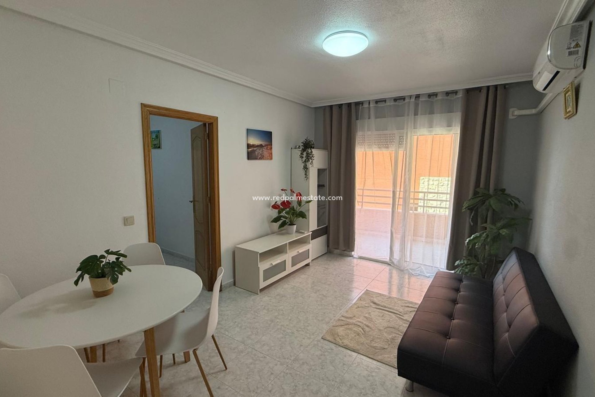 Resale - Apartment -
Torrevieja - Playa de los Locos
