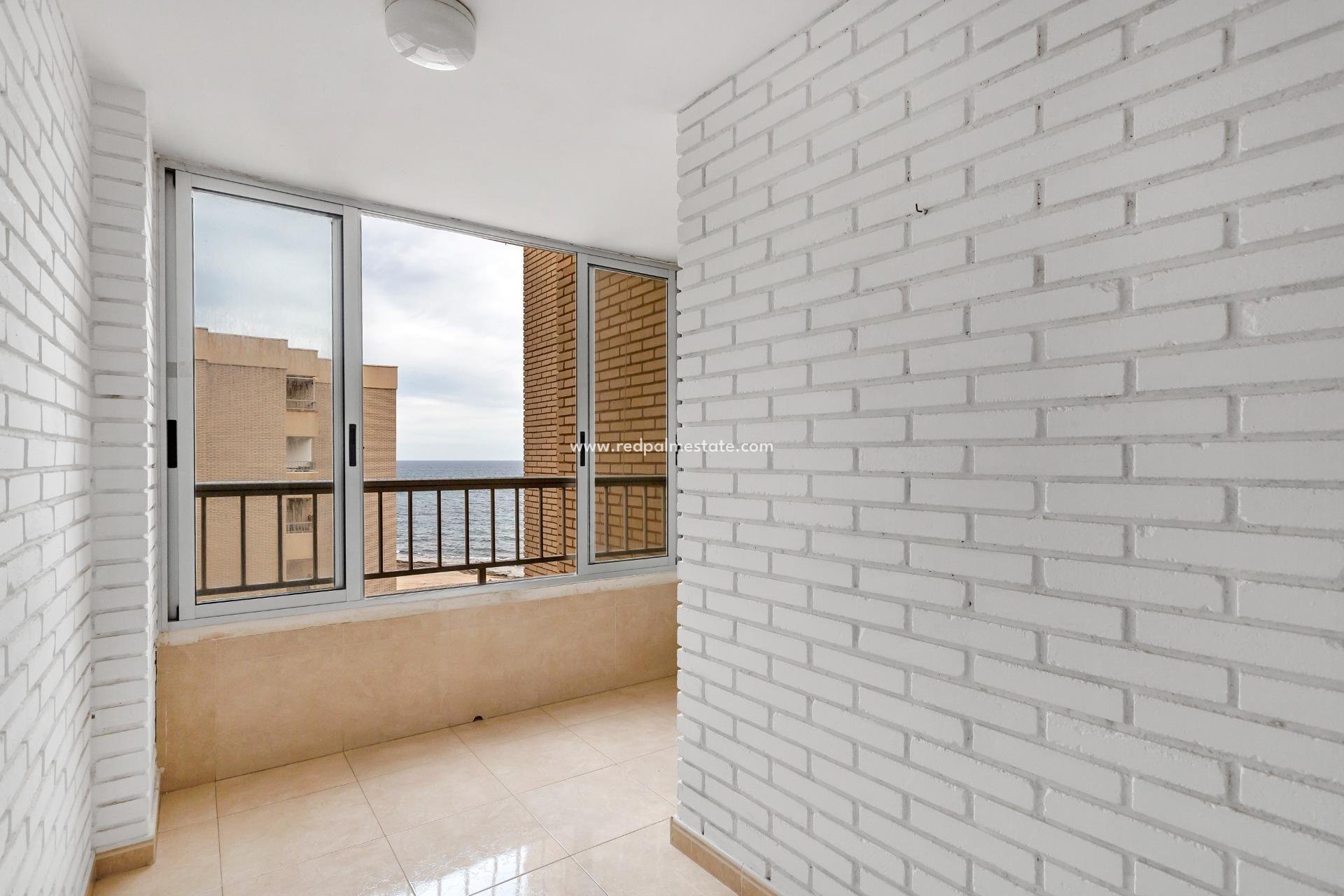 Resale - Apartment -
Torrevieja - Playa de los Locos