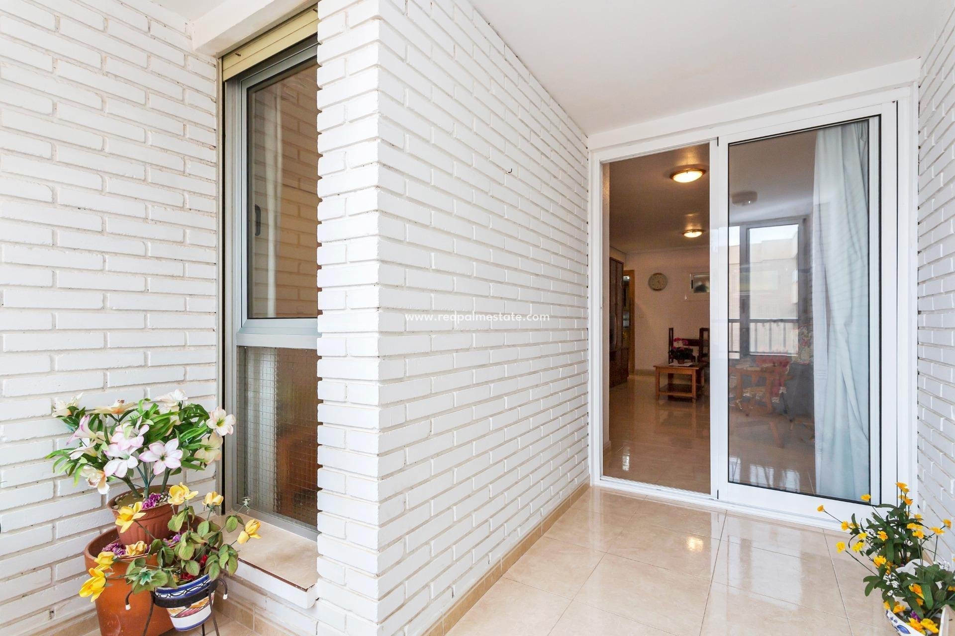 Resale - Apartment -
Torrevieja - Playa de los Locos