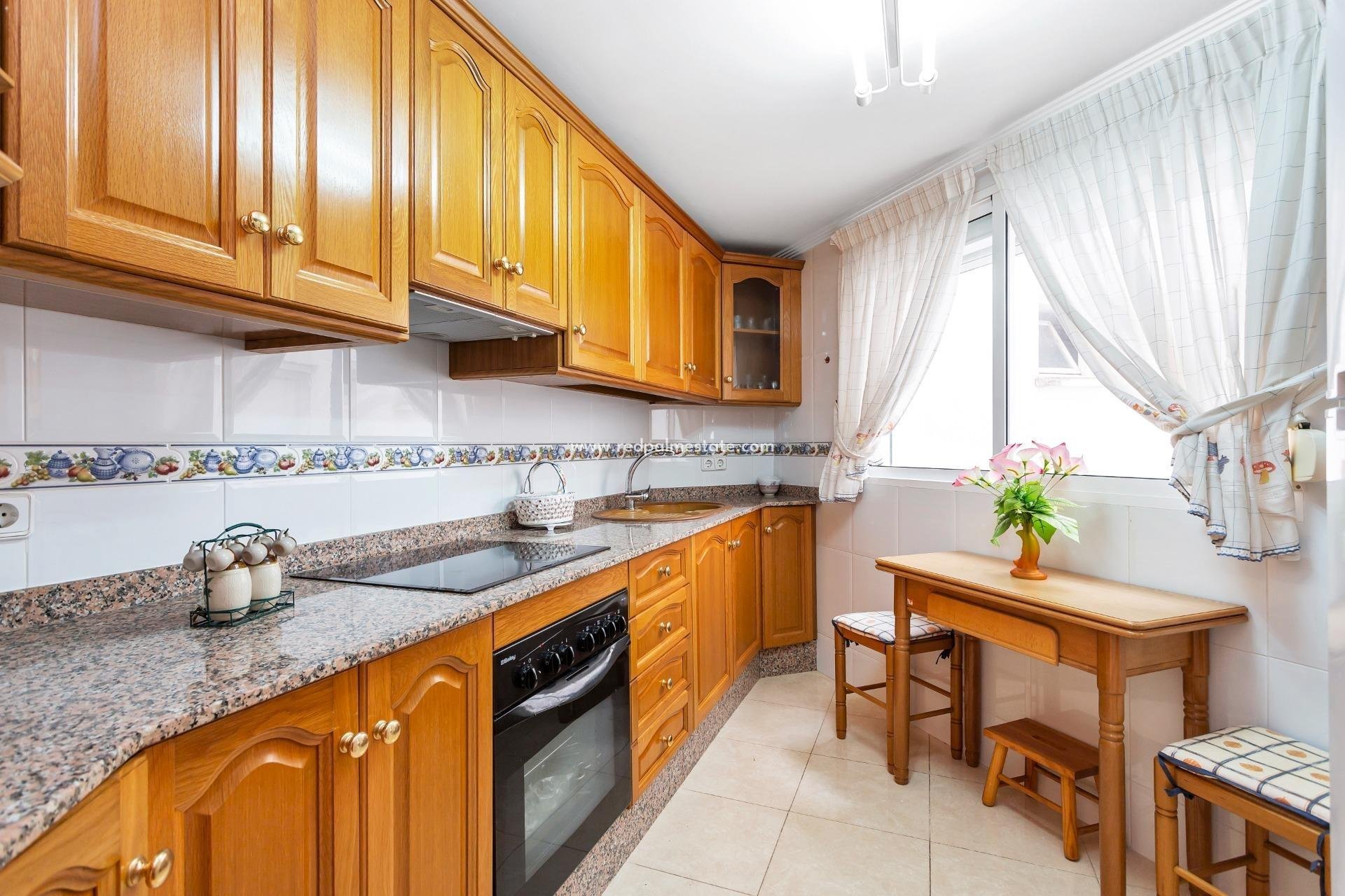 Resale - Apartment -
Torrevieja - Playa de los Locos