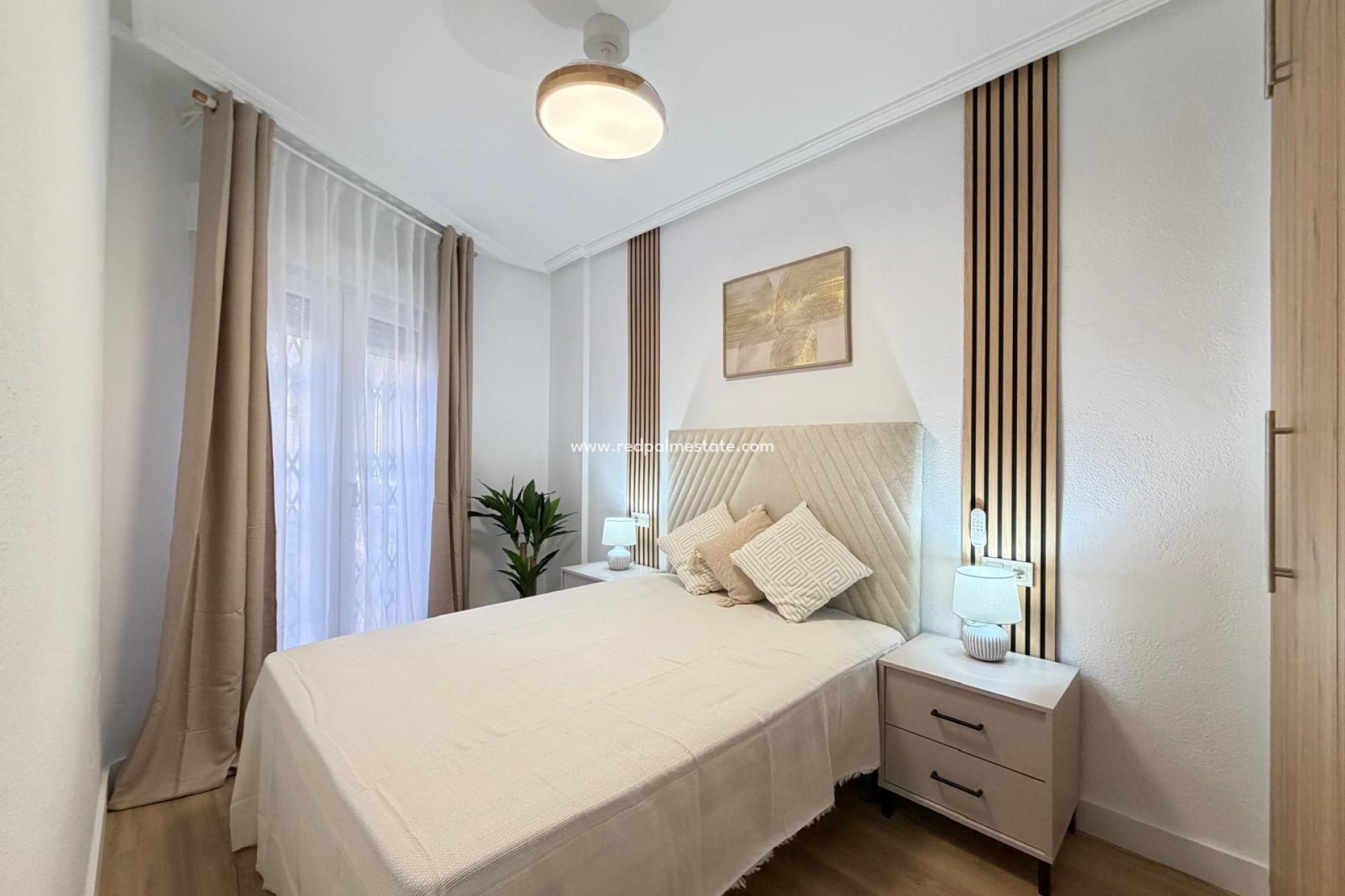 Resale - Apartment -
Torrevieja - Playa de los Locos