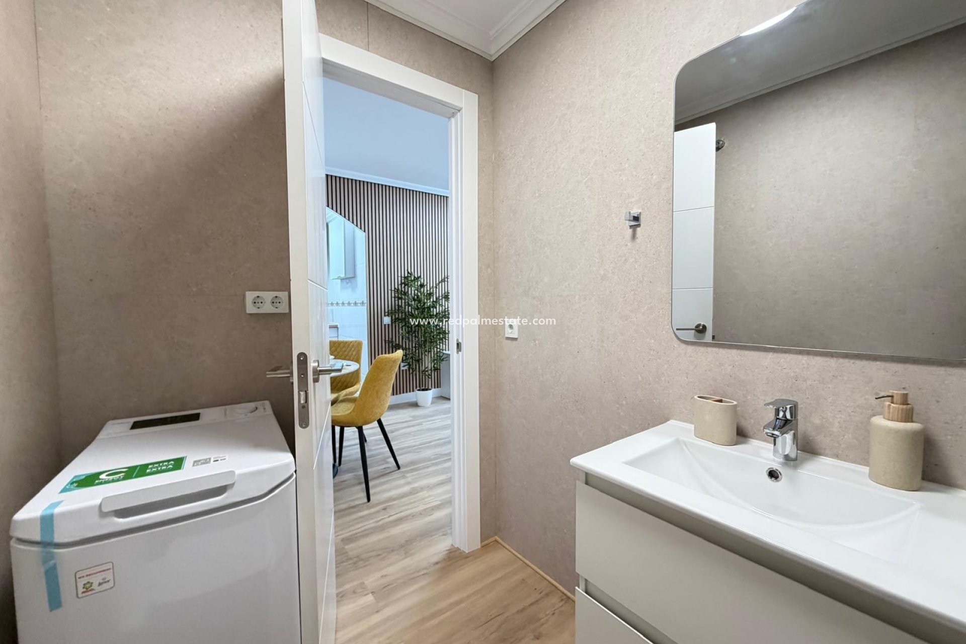 Resale - Apartment -
Torrevieja - Playa de los Locos
