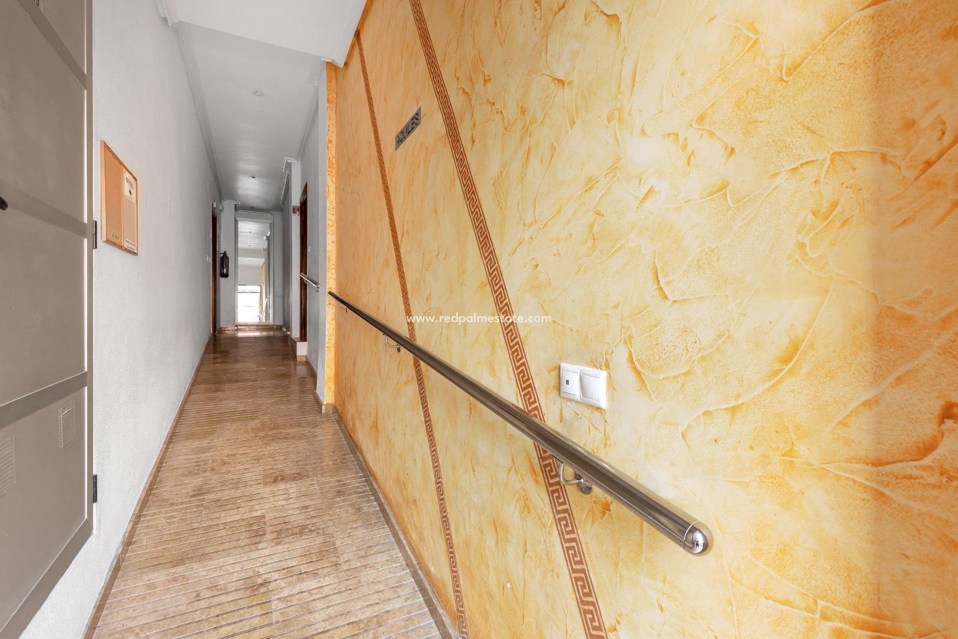 Resale - Apartment -
Torrevieja - Playa de los Locos