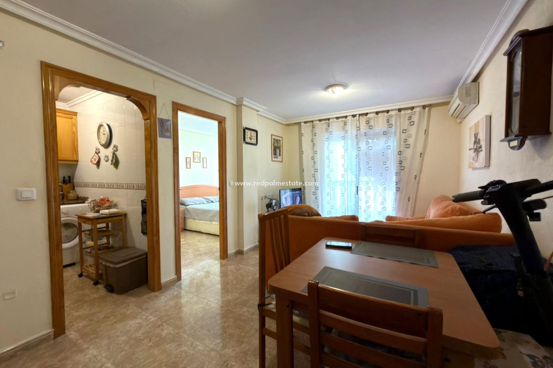 Resale - Apartment -
Torrevieja - Playa de los Locos