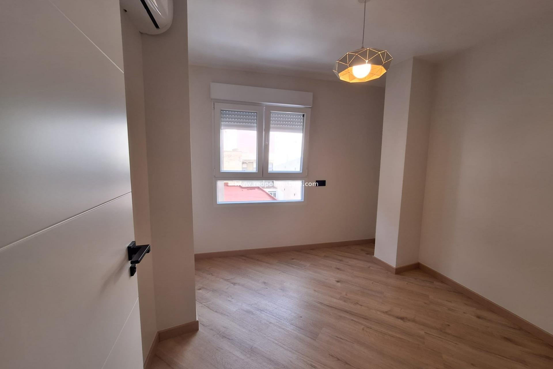 Resale - Apartment -
Torrevieja - Playa de los Locos