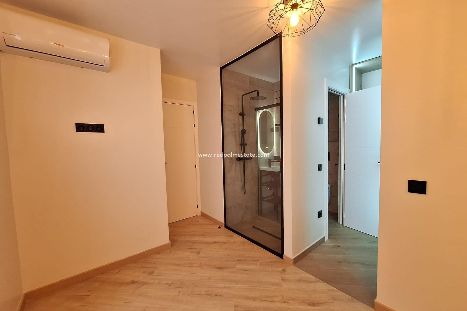 Resale - Apartment -
Torrevieja - Playa de los Locos