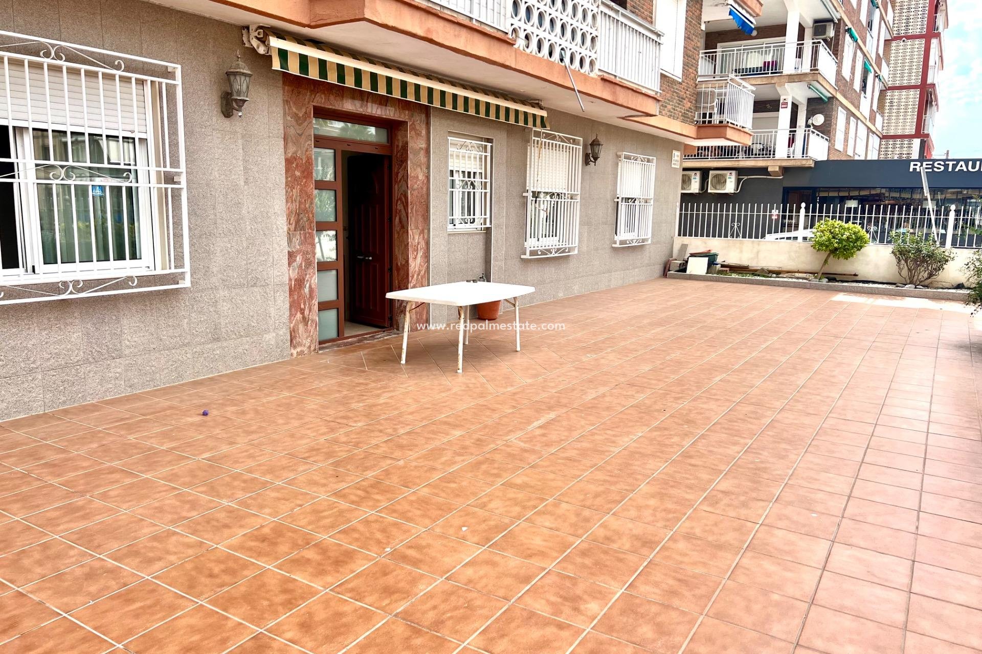 Resale - Apartment -
Torrevieja - Playa de los Naufragos