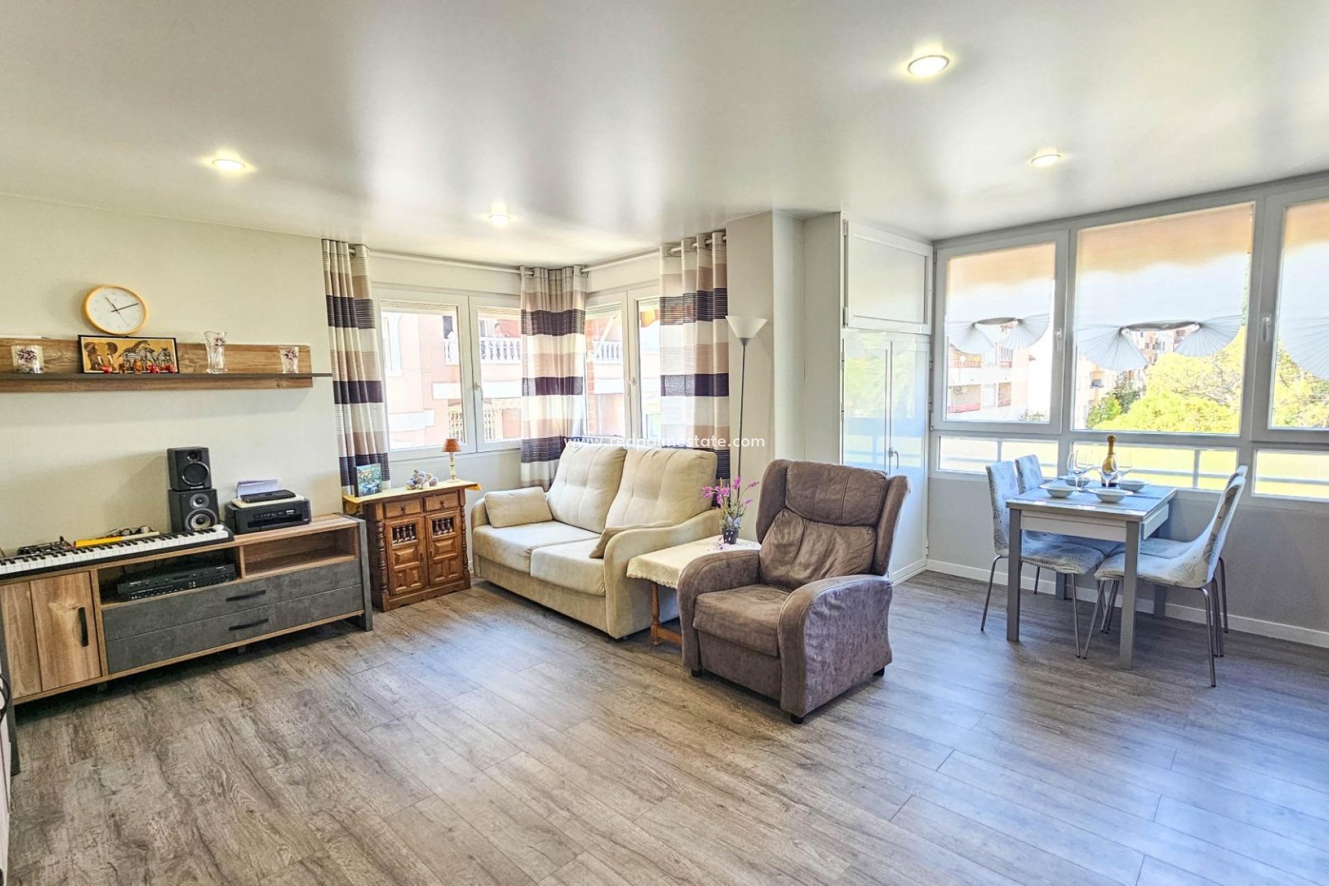 Resale - Apartment -
Torrevieja - Playa del Cura