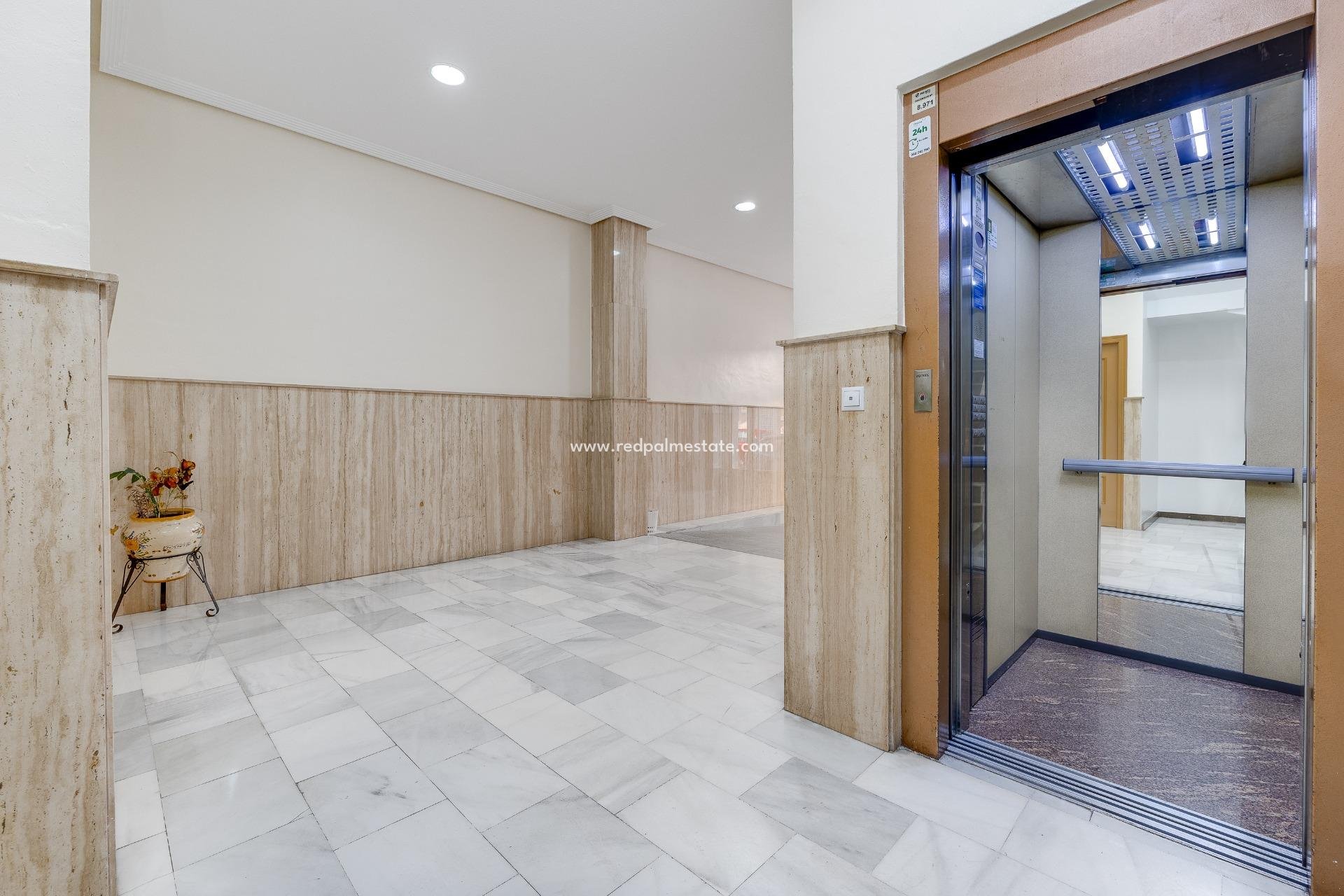 Resale - Apartment -
Torrevieja - Playa del Cura