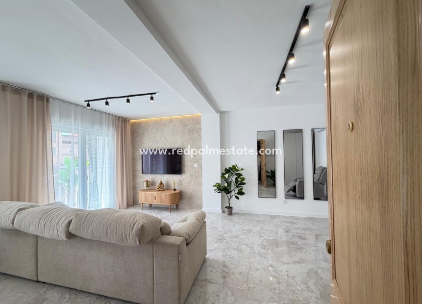 Resale - Apartment -
Torrevieja - Playa del Cura