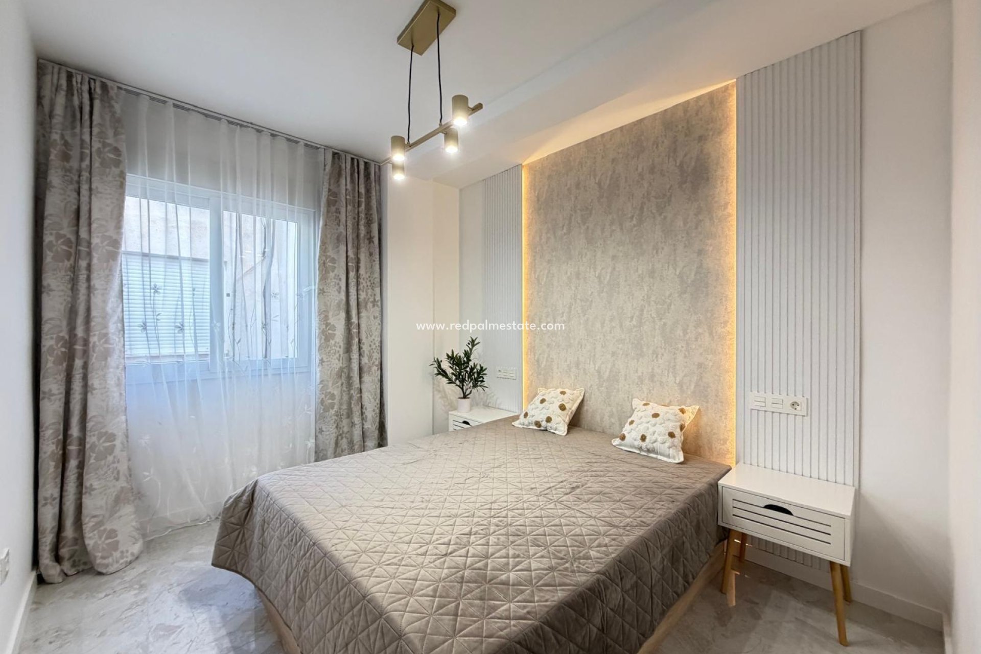 Resale - Apartment -
Torrevieja - Playa del Cura