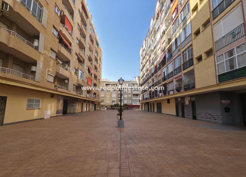 Resale - Apartment -
Torrevieja - Playa del Cura
