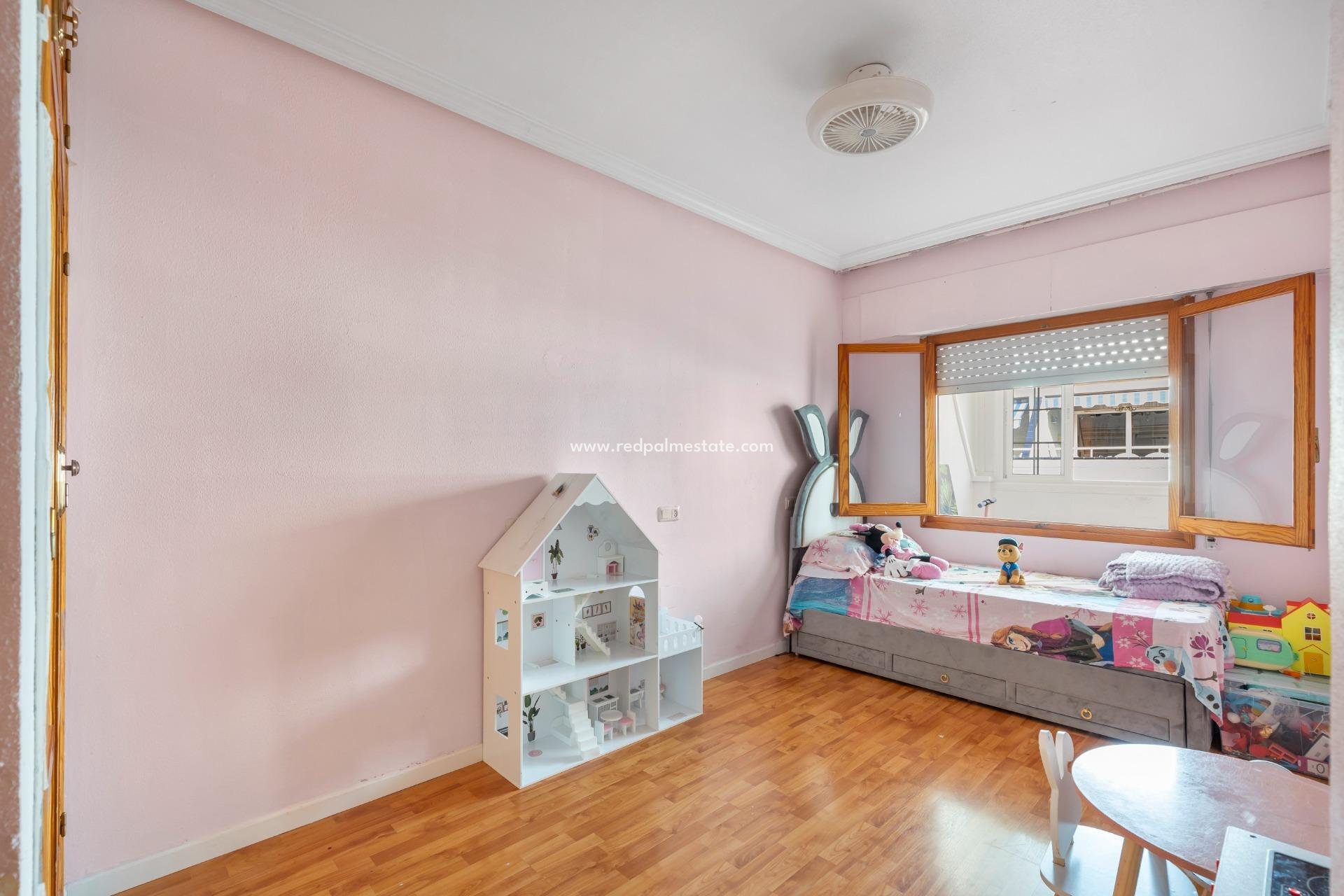 Resale - Apartment -
Torrevieja - Playa del Cura