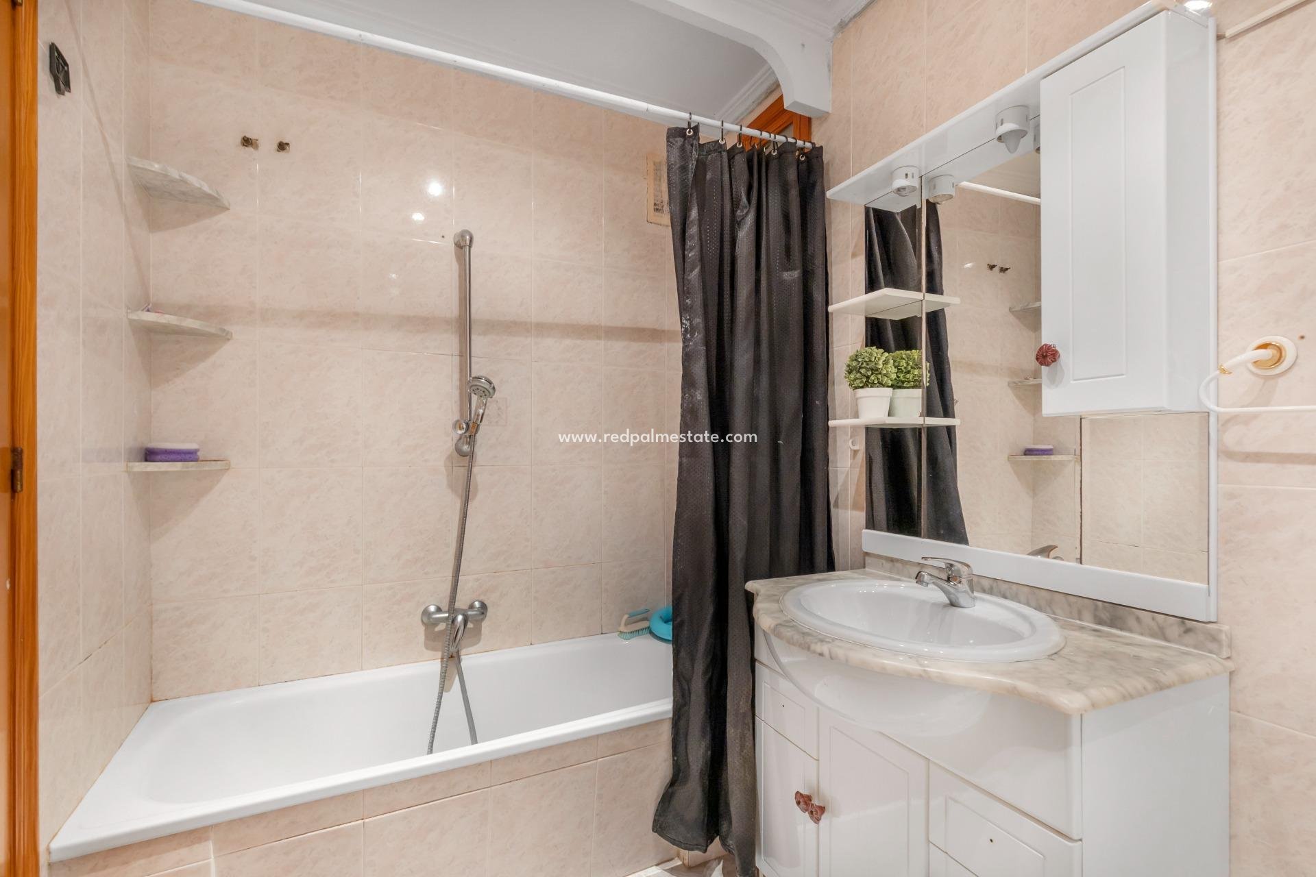 Resale - Apartment -
Torrevieja - Playa del Cura