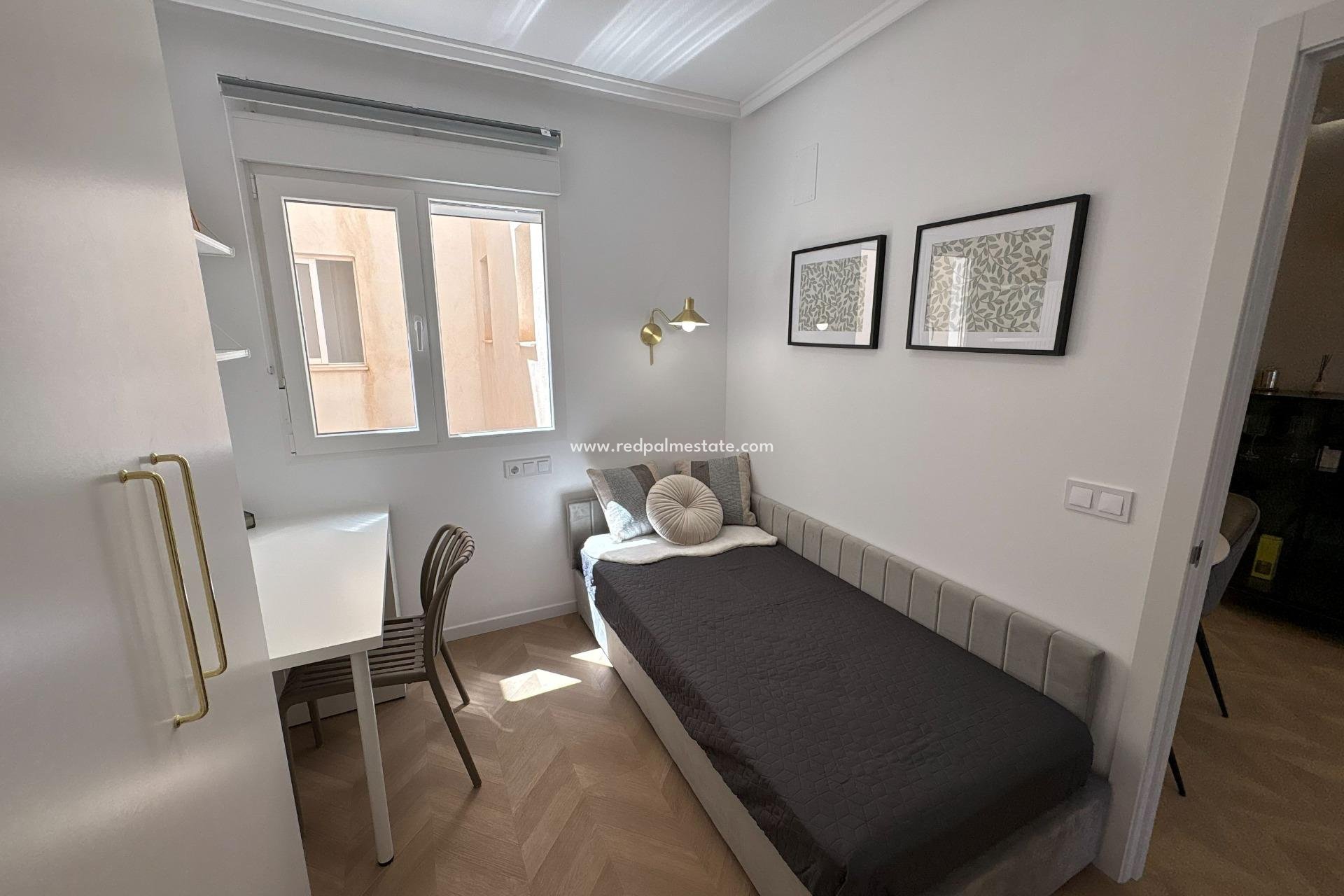 Resale - Apartment -
Torrevieja - Playa del Cura