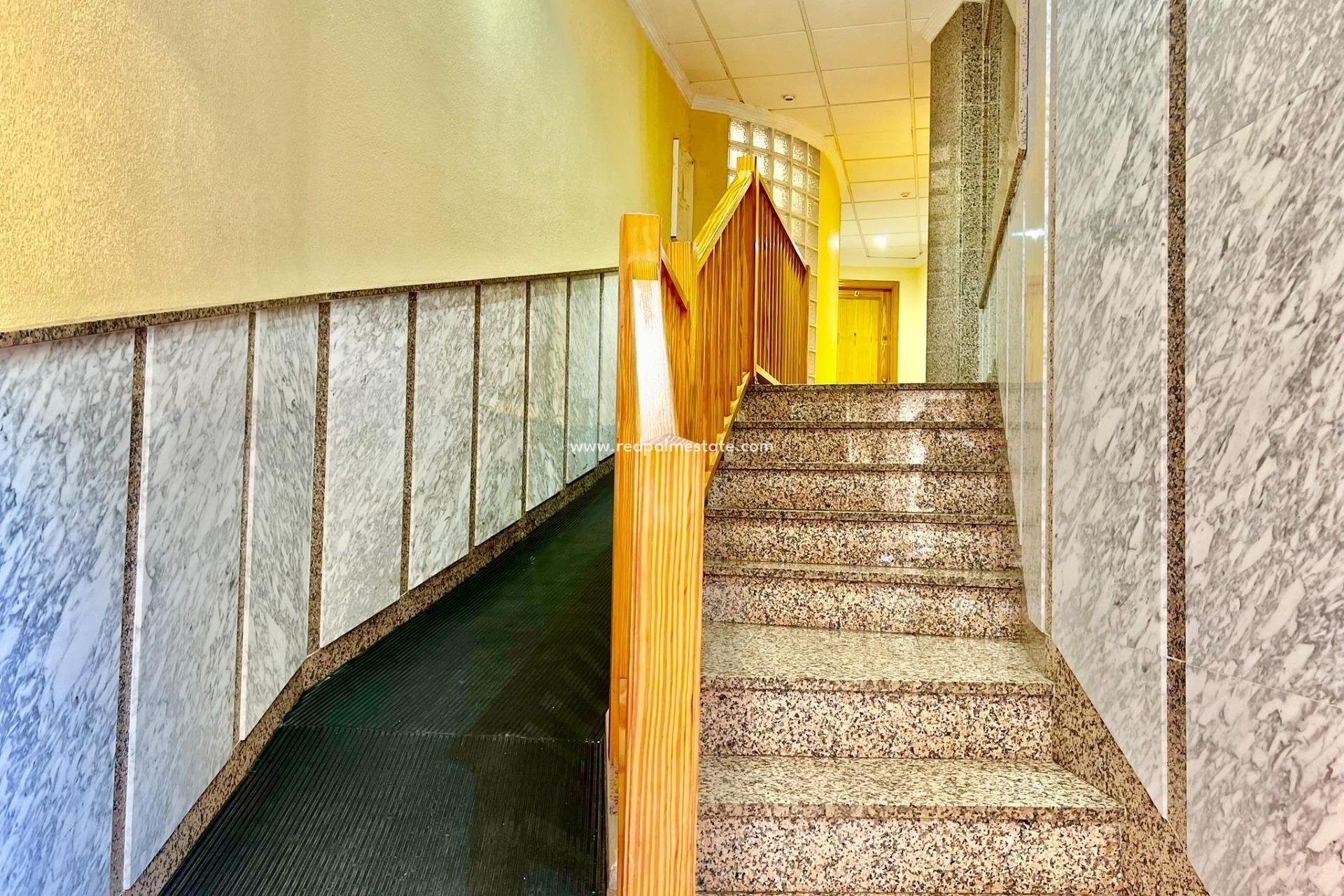 Resale - Apartment -
Torrevieja - Playa del Cura