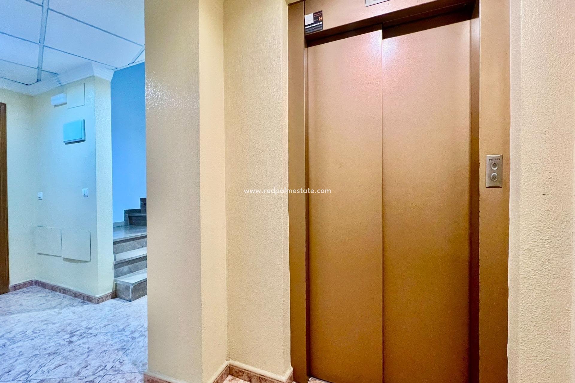 Resale - Apartment -
Torrevieja - Playa del Cura