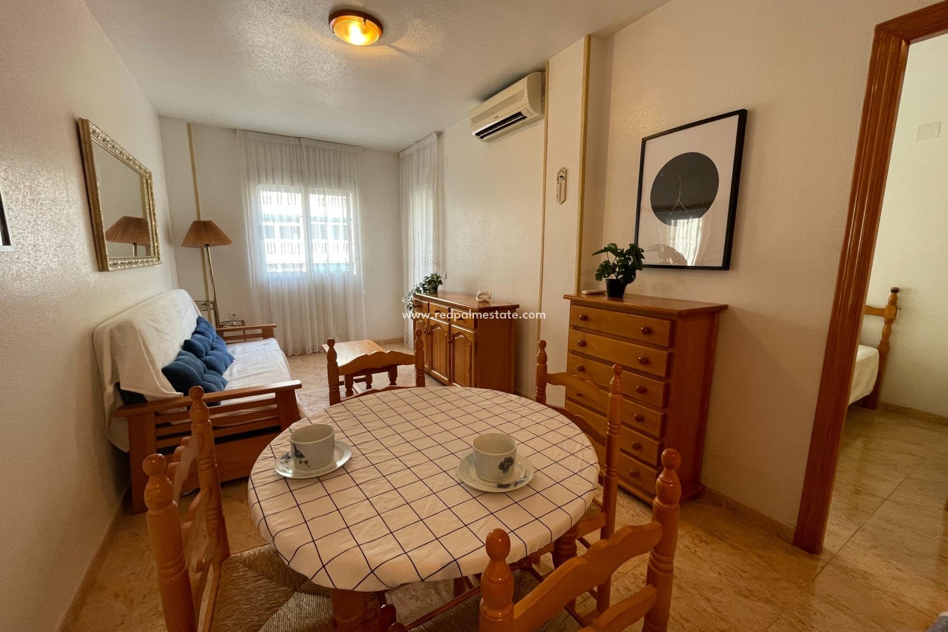 Resale - Apartment -
Torrevieja - Playa del Cura