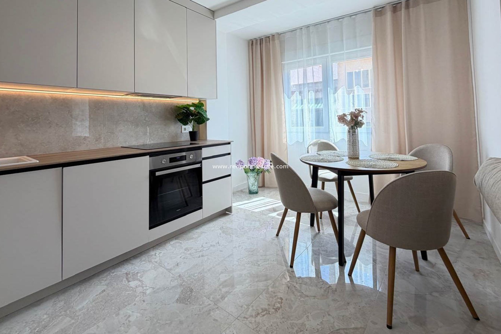 Resale - Apartment -
Torrevieja - Playa del Cura