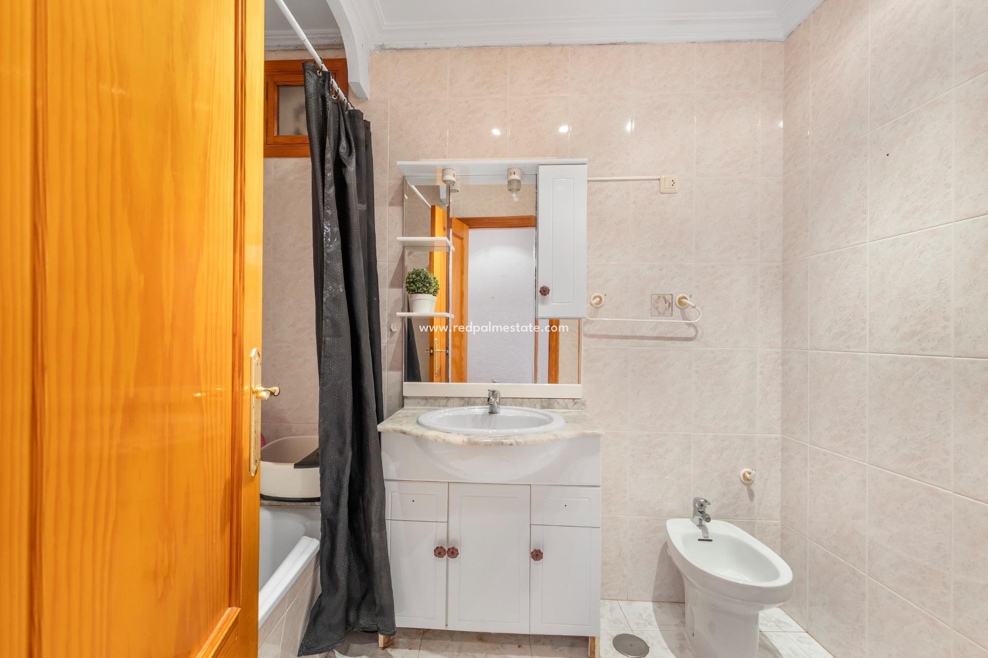 Resale - Apartment -
Torrevieja - Playa del Cura