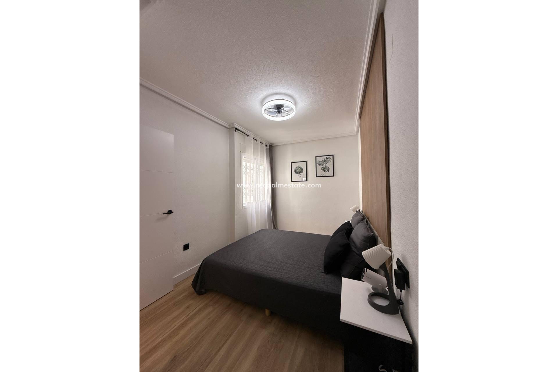 Resale - Apartment -
Torrevieja - Playa del Cura