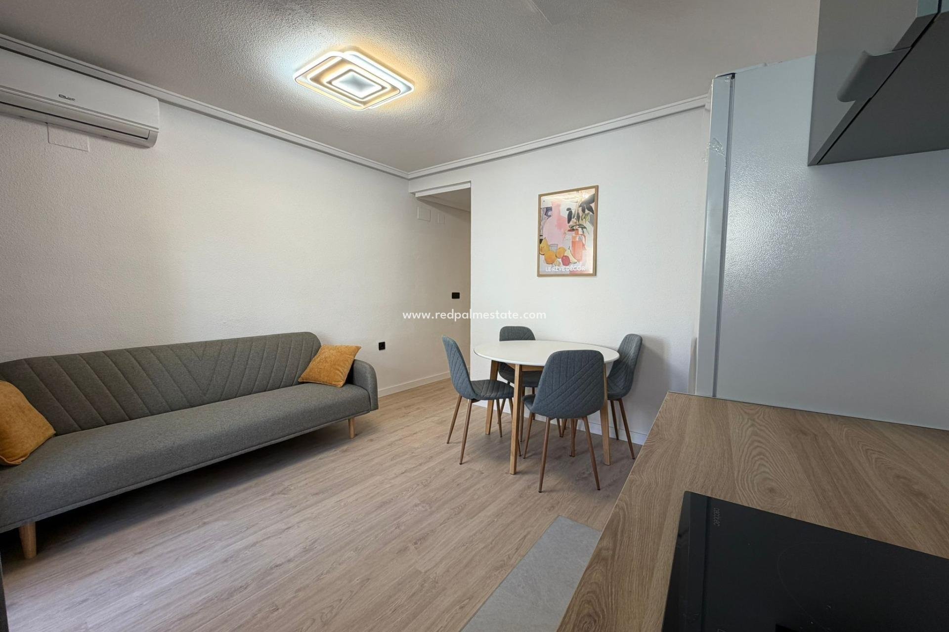 Resale - Apartment -
Torrevieja - Playa del Cura