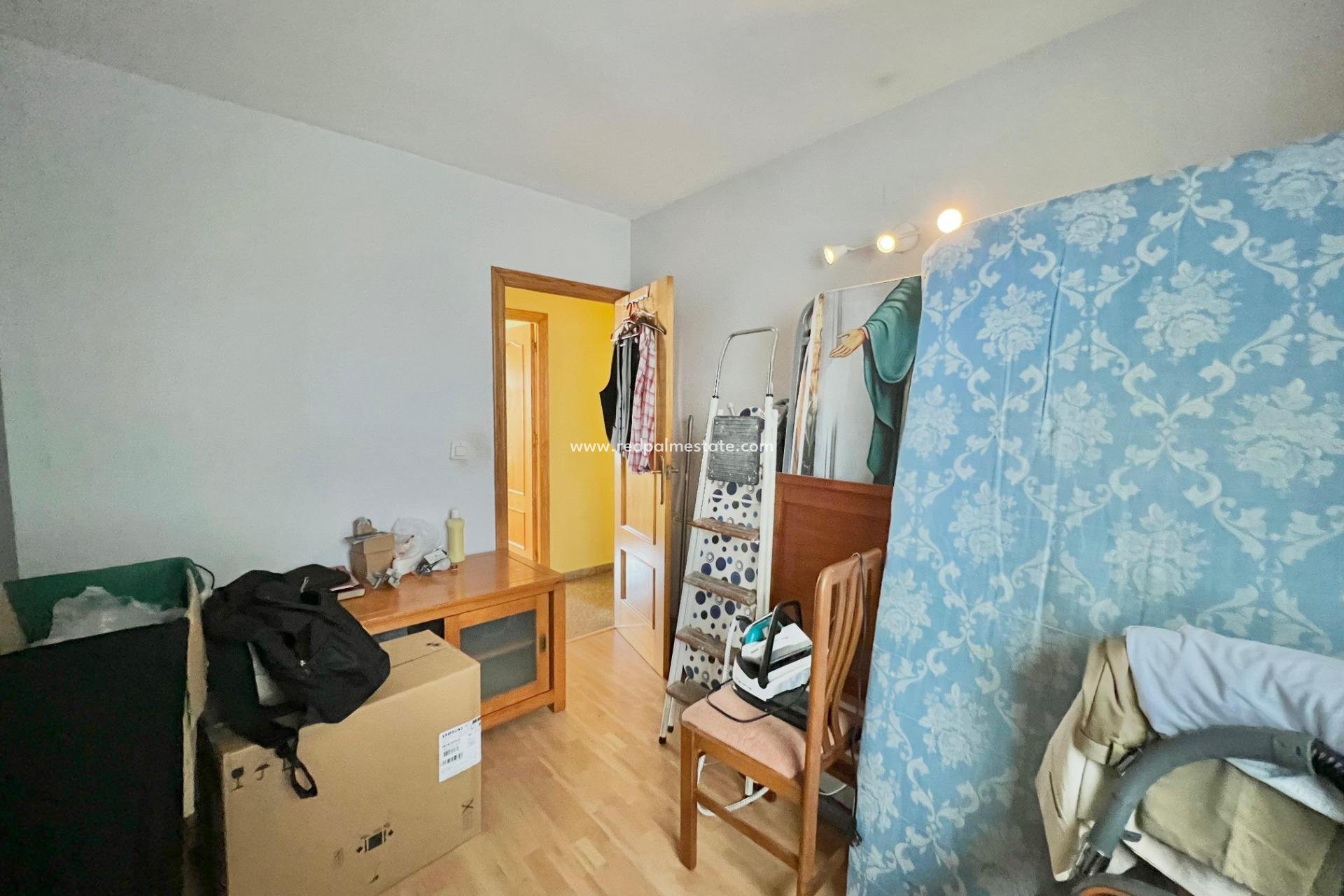 Resale - Apartment -
Torrevieja - Puerto Deportivo