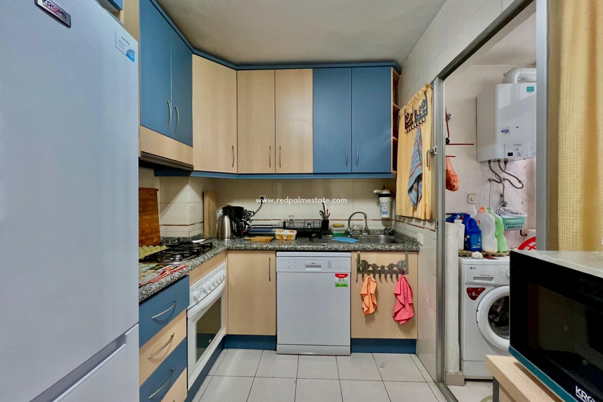 Resale - Apartment -
Torrevieja - Puerto Deportivo
