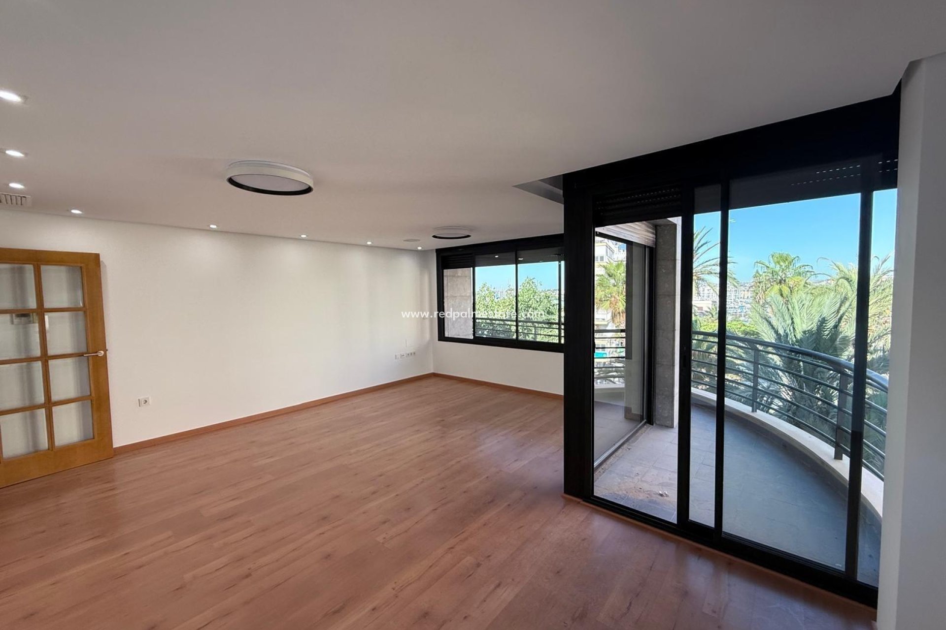 Resale - Apartment -
Torrevieja - Puerto Deportivo