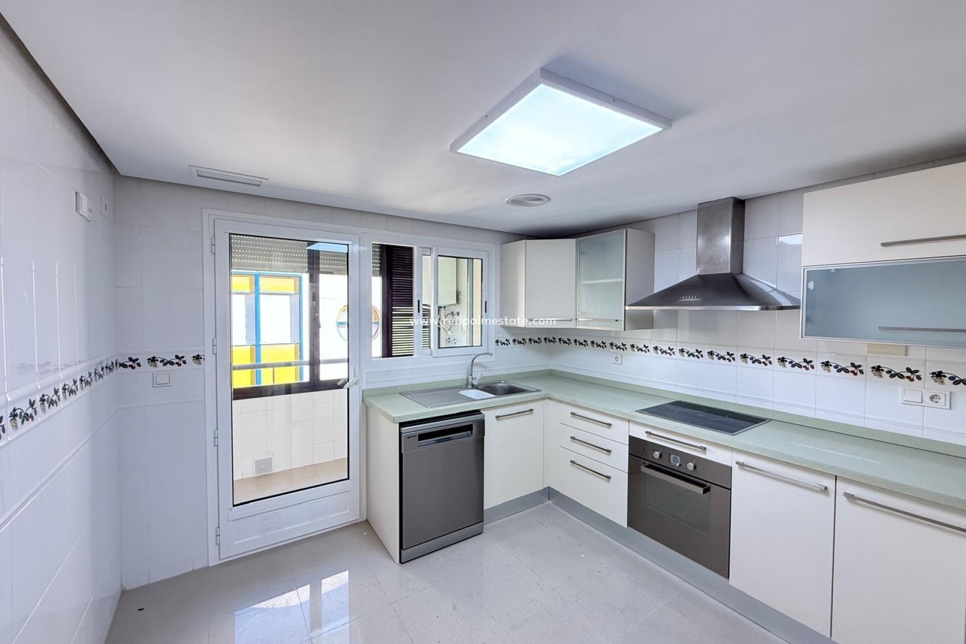 Resale - Apartment -
Torrevieja - Puerto Deportivo