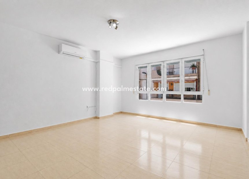 Resale - Apartment -
Torrevieja - Puerto Deportivo